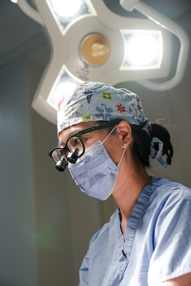 Dr Vanessa Wong Female Asian Plastic Surgeon Toronto, North York | Breast Augmentation, Abdominoplasty, Rhinoplasty, Eyelids