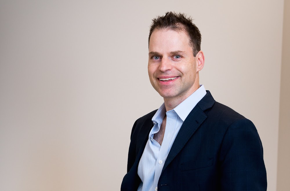Dr. Ronen Avram